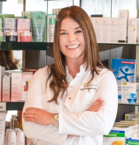 Stefanie Lutz – Ihre Apothekerin in der Linden Apotheke Schöllnach Stefanie Lutz – Apothekerin, Heilpraktikerin und Filialleiterin der Linden Apotheke Schöllnach
